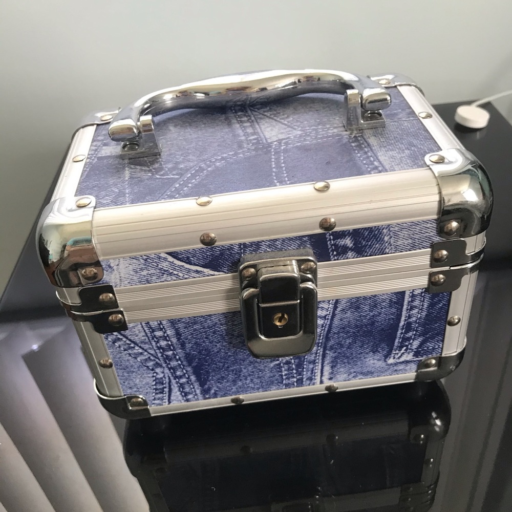 Jewelry box